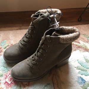 Universal Thread boots 9.5